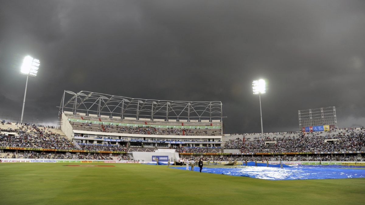 SRH vs RCB pitch report
