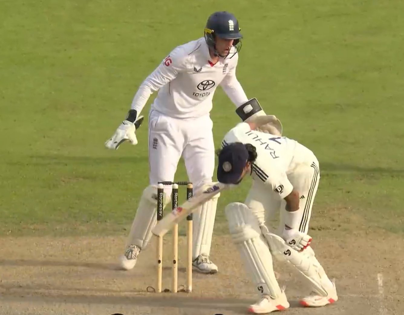 KL Rahul Injury Update hit on the knee on Joe Root ball in IND vs ENG 4th test Day 4 Manchester