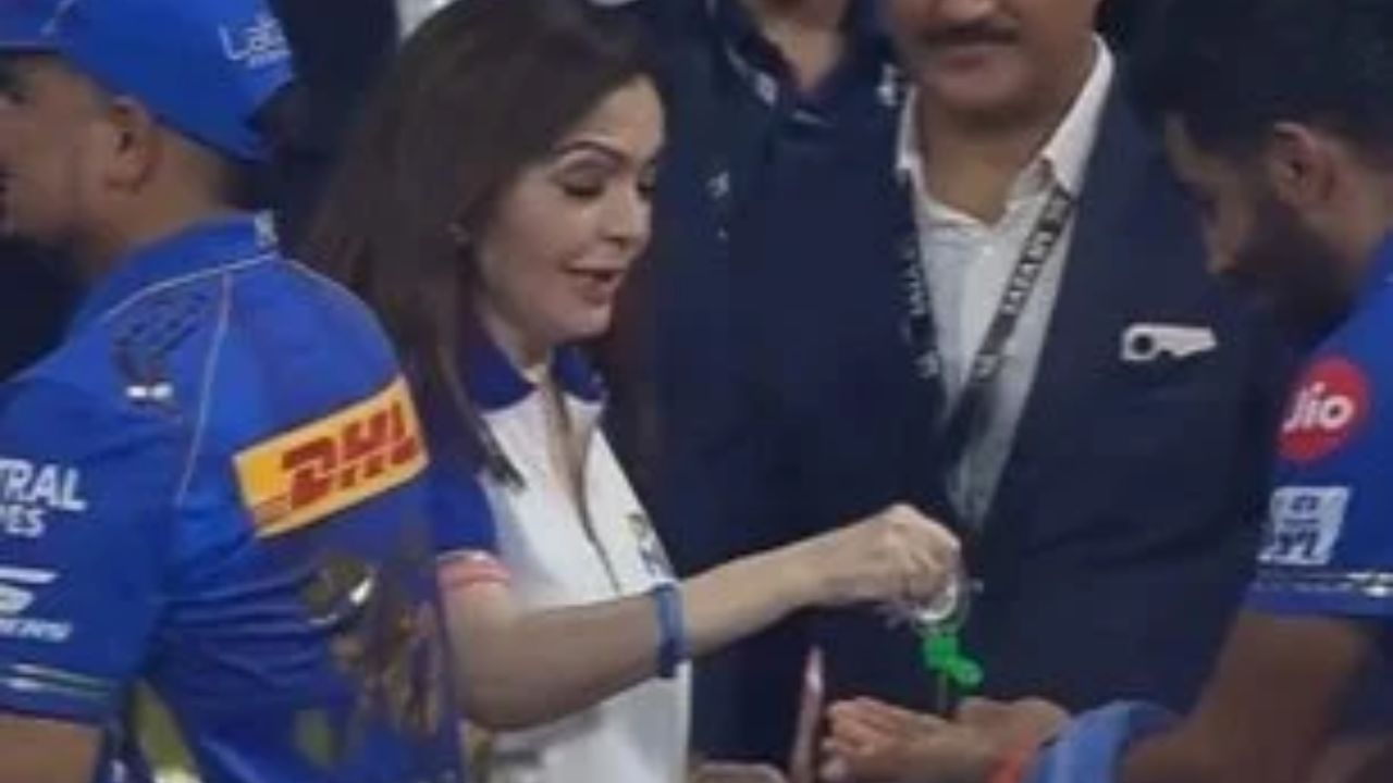 Nita Ambani And Bumrah Viral Photo
