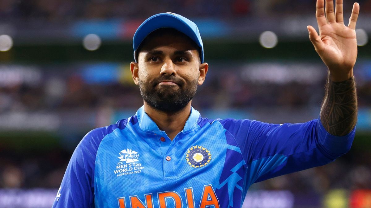 Suryakumar Yadav Spotted at Lalbaugcha Raja took blessings from Ganpati Bappa Ganesh Chaturthi ahead Asia Cup 2025