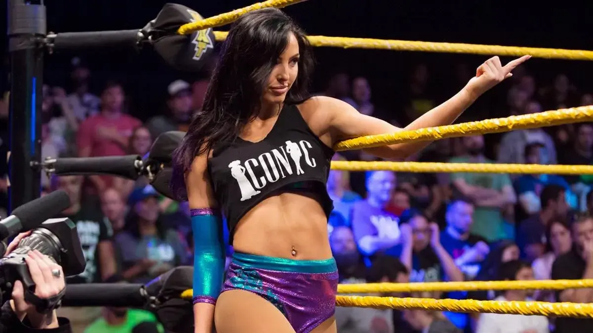 1075290 Peyton Royce Nxt Takeover War Games