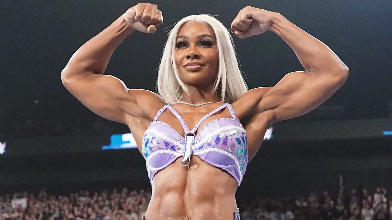 Jade Cargill Flexing