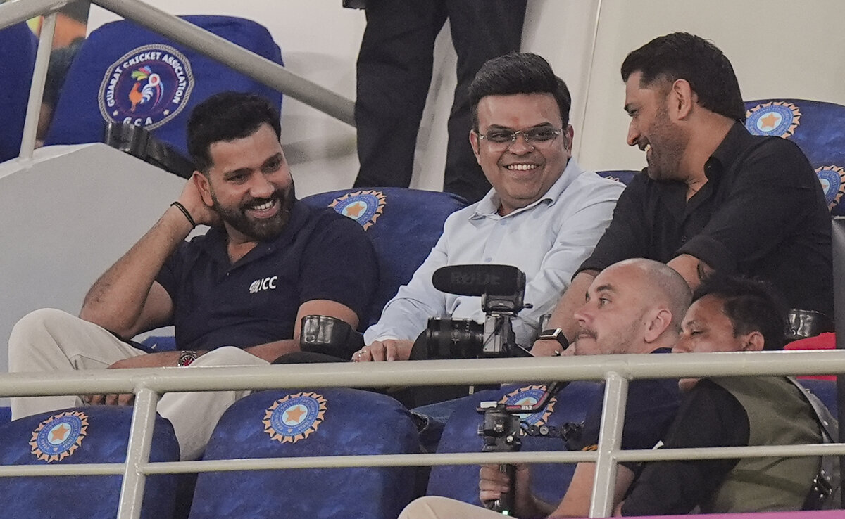 MS DHONI