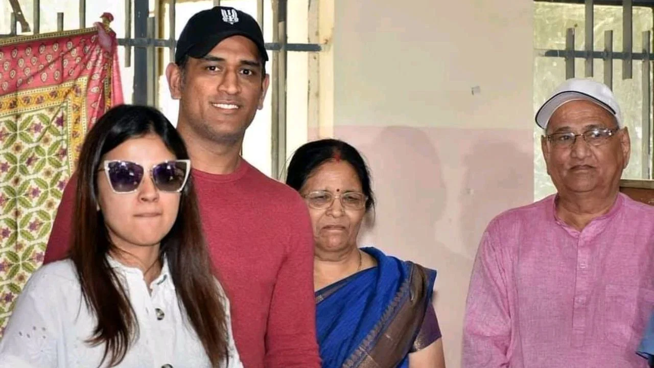 MS Dhoni Family